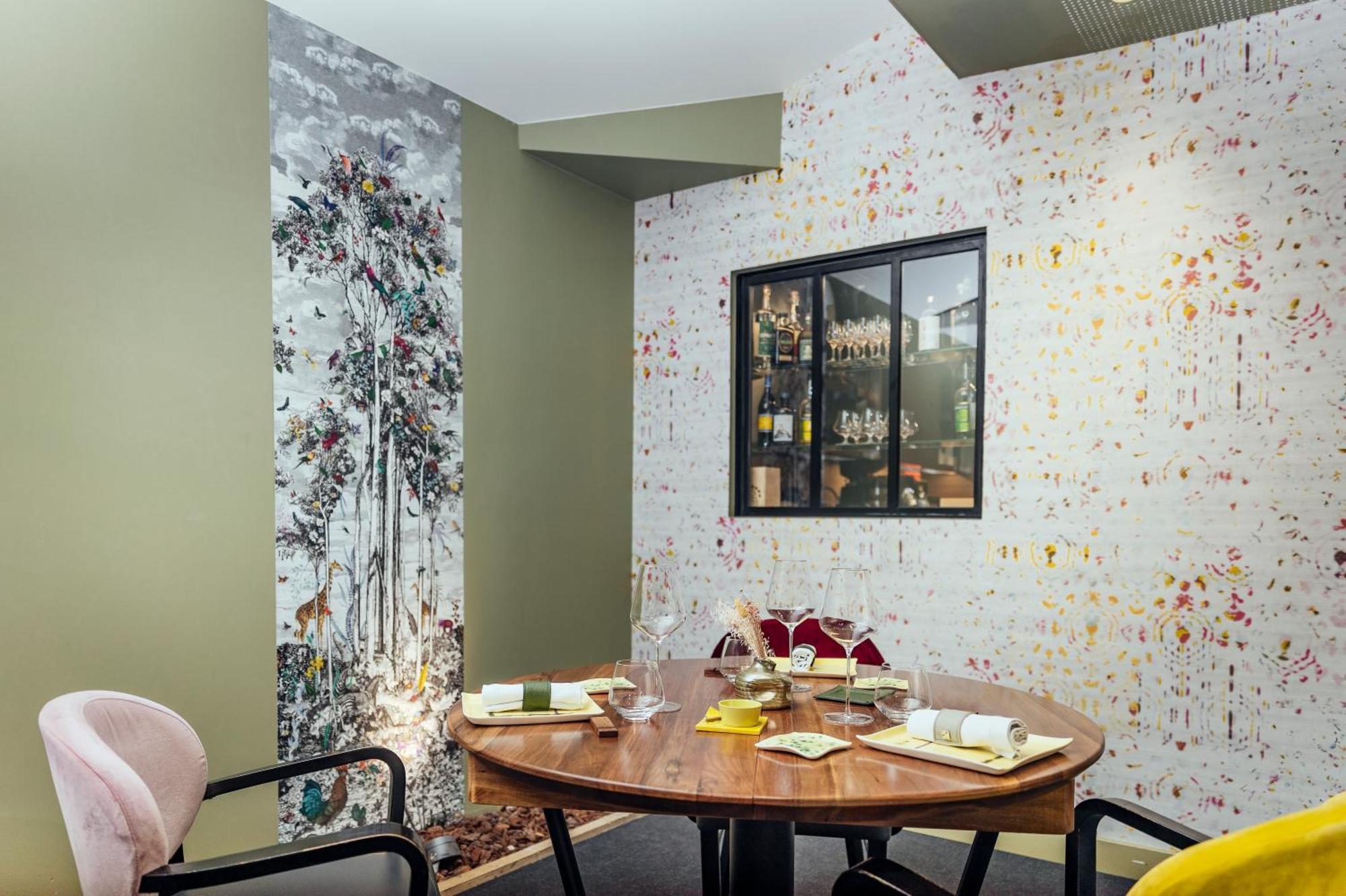 Le Carre D'Alethius Logis Hotel Restaurant Charmes-sur-Rhone Экстерьер фото