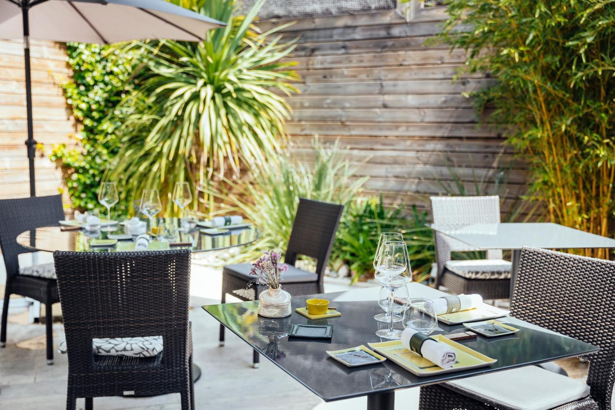 Le Carre D'Alethius Logis Hotel Restaurant Charmes-sur-Rhone Экстерьер фото